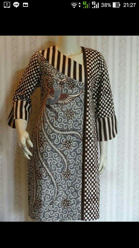 Selain kerah atau neckline, berbagai model lengan baju juga menjadi faktor utama keelokan sebuah pakaian. Model Baju Kerja Lurik Wanita : Cod Dress Wanita Batik Lurik Xl Tunik Batik Premium Dress Batik ...