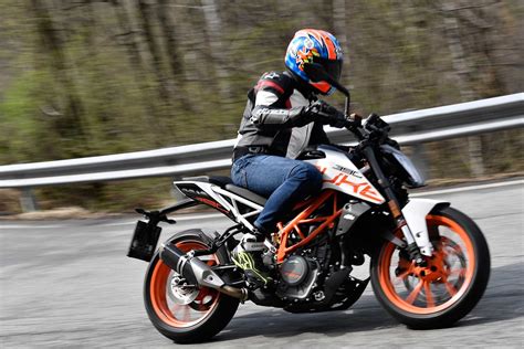 Checkout may promo & loan simulation in your city and compare the duke 390 2021 with g 310 r, rc 390 the duke 390 comes with disc front brakes and disc rear brakes along with abs. KTM 390 DUKE (2017-on) Review | Speed, Specs & Prices | MCN