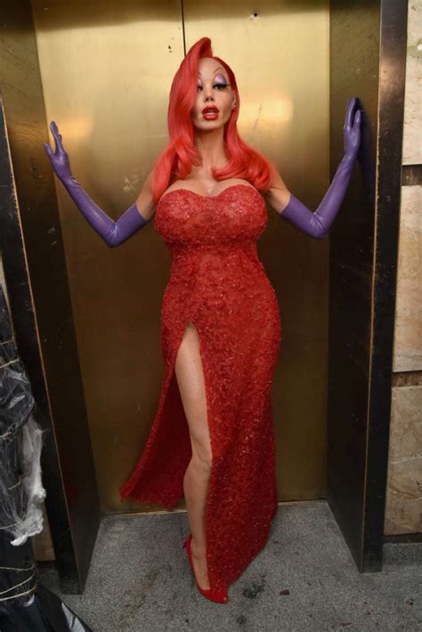 Heidi klum lives up to her tease of sexiest halloween costume yet with jessica rabbit reveal. Heidi Klum turns sexy Jessica Rabbit for Halloween Bash