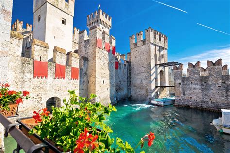 A pretty little town offering loads of activities and entertainment for the entire family. Sirmione Bilder und Fotos