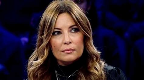 Selvaggia lucarelli contro mediaset per aver scelto daniela martani come naufraga all'isola dei famosi. Selvaggia Lucarelli tuona contro Chiara Nasti: "Non ...