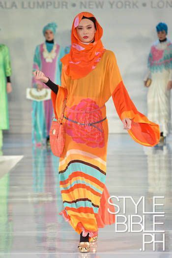 She is a talented designer who combines batiks with new fashion trend. ISLAMIC FASHION FESTIVAL 2012: DATO' TOM ABANG SAUFI ...