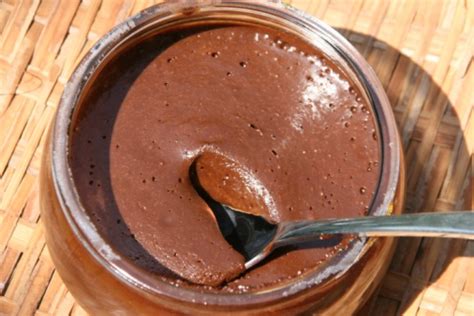 Una mousse al caramello salato su una base super croccante di arachidi e biscotti brasil gentilini con quel sapore intenso di cacao e per non farci mancare nulla, sopra tanti ciufetti di panna e namelaka al cioccolato. Mousse al cioccolato senza glutine e panna | Torte al ...