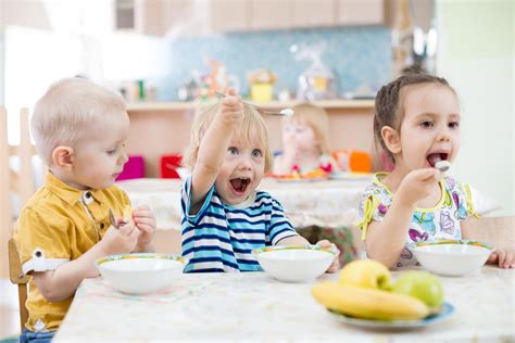 5 powodów, dla których warto mieć psa. Do żłobka - tylko z książeczką szczepień - Mjakmama.pl