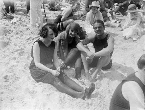 Fra wikipedia, den frie encyklopedi. John Bouvier on Atlantic City beach | Kennedy photo, Beach ...