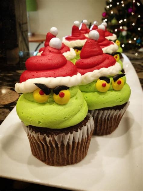 Choose from gingerbread cake, chocolate cake, cheesecake, and more. Fun Christmas Cupcakes and Cupcake Cake Ideas - The Keeper of the Cheerios