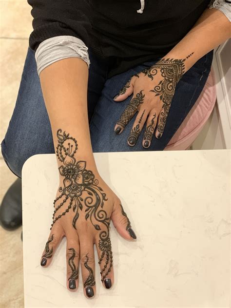 O too brown=old henna and won't leave a good stain. With a henna kit, you can also learn how to do henna body ...