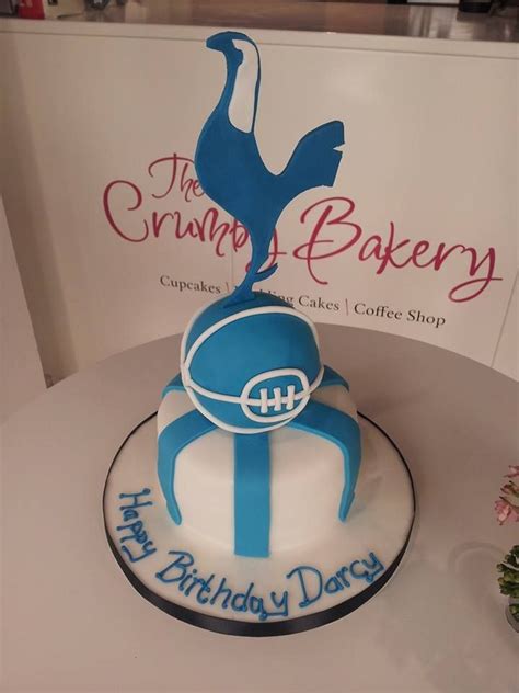 Jun 01, 2021 · champions league final streaker kinsey wolanski has posted a throwback photo showing the surprised reaction of spurs star harry winks as she was led from the pitch. Tottenham Hotspur birthday cake | Cake, Spurs cake ...