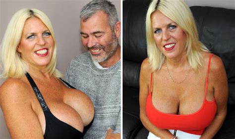 You don't have to be best friends to show. Sharon, 50 anni ed ha il seno più grosso del Regno Unito ...