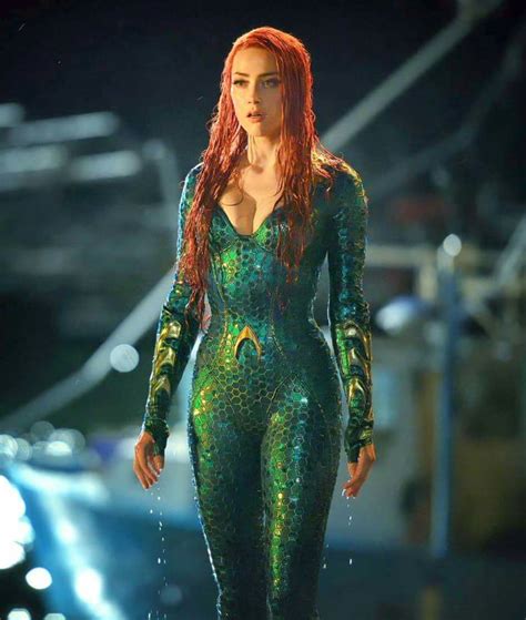 The hawaiian native played the title character and. First look at Amber Heard as Mera on the set of Aquaman - 9GAG