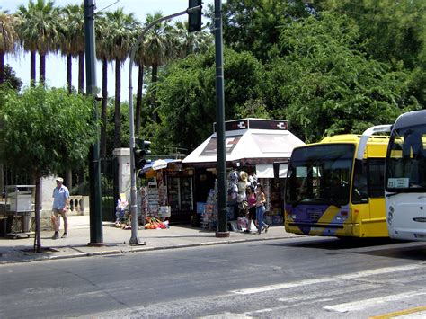 Ανοιχτό το ενδεχόμενο οι τουρίστες να μην στέλνουν μήνυμα στο 13033 αλλά να συνεχίσει για τους κατοίκους της ελλάδας άφησε ο υπουργός. jan1448: Εθνικος Κηπος, εξω απο την πυλη της λεωφορου Αμαλιας