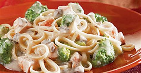 Bertolli's creamy shrimp alfredo recipe includes garlic cloves, red bell peppers, and hot pepper sauce that brings the heat in this yummy dish. Chicken Shrimp Broccoli Alfredo Recipes | Yummly