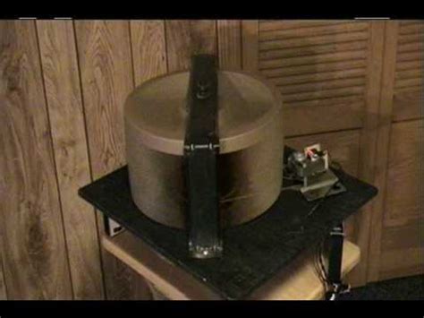 Custom leslie speaker, high powered leslie speaker, 122 leslie speaker, 147 leslie speaker here is a vintage leslie 147 speaker. squatmans leslie rotating speaker - YouTube