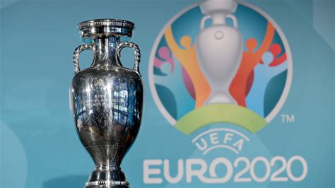 Uefa euro 2020), thường được gọi là uefa euro 2020 hoặc đơn giản là euro 2020, dự kiến sẽ là giải vô địch bóng đá châu âu lần thứ 16, giải vô địch bóng đá nam quốc tế của châu âu được tổ chức bốn năm một lần bởi liên đoàn bóng đá châu âu. Giải bóng đá vô địch châu Âu Euro chính thức hoãn sang năm ...