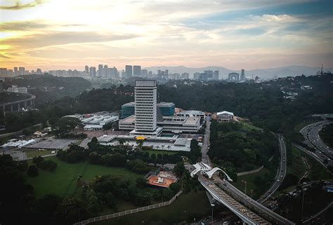 Sijil dibawah perintah cukai barang dan perkhidmatan (perlepasan) 2014. Dulu kiri, kini kanan: Sidang Parlimen Malaysia ke-14 ...