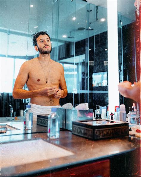 Sebastian yatra tiene previsto comenzar su periplo de conciertos en madrid muy pronto. Las postales sexys de Sebastián Yatra sin camiseta