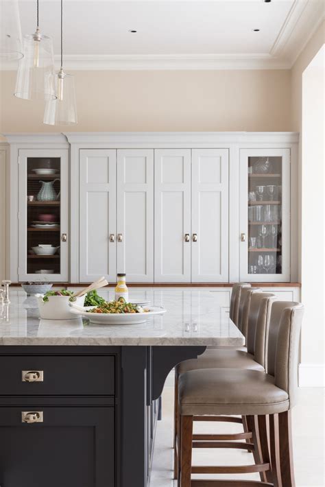 Some people sometimes feel confused to arrange the living room that has it because the size of the room they have has a small. Cotswold Country House Project - Kitchen Island Seating ...