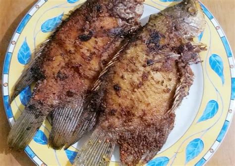 Ikan yang gurih makin enak dengan cocolan sambal mangga yang asam pedas. Resep Ikan Gurame Goreng Sambal Terasi / Cara Termudah ...