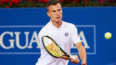 View the full player profile, include bio, stats and results for marton fucsovics. Fucsovics ugrálókötéllel szórakoztatta a nézőket, majd a ...