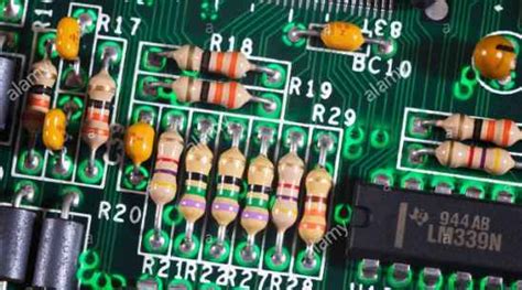 Pada setiap rangkaian elektronik sering sekali kita temukan kapasitor didalamnya, karena kapasitor merupakan komponen pasif yang berperan penting dalam suatu rangkaian. Cara Menghitung Resistor Dengan Mudah - Panduan Teknisi