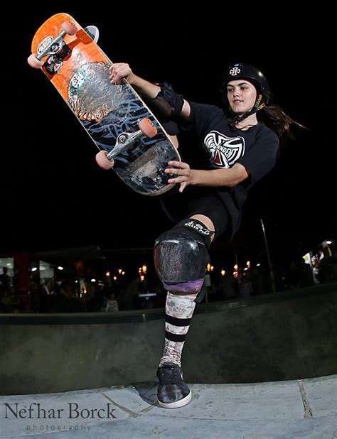 Yndiara empezó a practicar el surf en su ciudad natal. Yndiara Asp Skateboarding Brazil