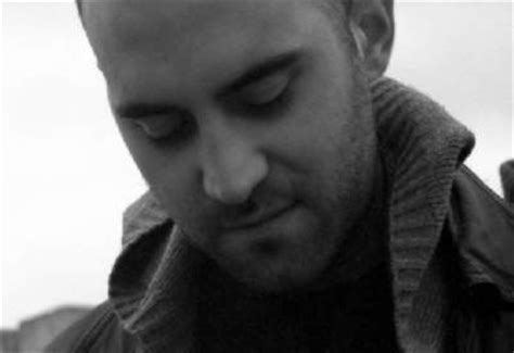 E ancora qui ti aspetto. Giuliano Sangiorgi Video Biografia Foto Notizie Negramaro