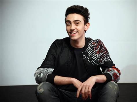 Michele bravi, 23 anni, uno dei vincitori della settima edizione di x factor, è rimasto coinvolto giovedì sera in un incidente stradale nel quale ha perso la vita una donna di 60 anni. Michele Bravi coinvolto in un incidente d'auto mortale a ...
