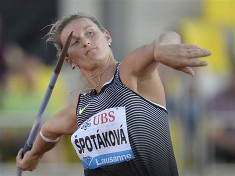 Oštěpařka barbora špotáková potvrdila roli jedné z největších favoritek a získala už druhý světový špotáková je dvojnásobná olympijská vítězka z loh 2008 v pekingu a loh 2012 v londýně a. Seznamte se s Barborou Špotákovou - Fitmagazin.cz