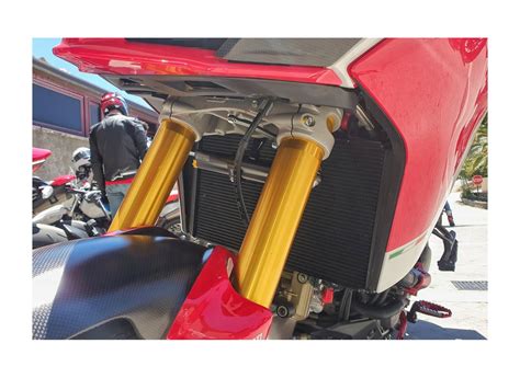 Achieve top performance with full control in an exclusive design of blackline by öhlins for your zx6r. GeGshop.nl | Steering damper Ohlins 68mm