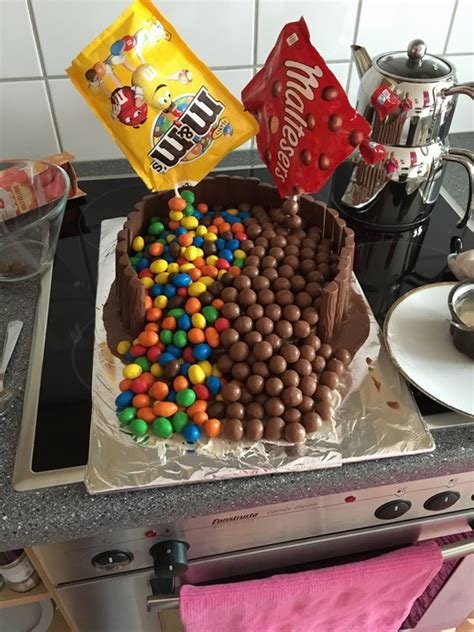 We did not find results for: Illusion Candy Cake mit M&Ms und Maltesers von ...