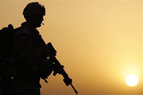 Soldiers in a firefight with taliban forces in kunar province; Afghanistan: les soldats canadiens débutent leur retrait ...