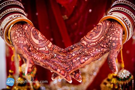 Henna artist from east brunswick, nj (174 miles from washington, dc) we are the leading henna tattoo (mehndi) artists, dark henna color that last anywhere between one to three weeks. DC henna artist. her work looks amazing. | Henna artist ...