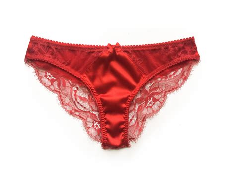 Taille haute & shorty du s au xl. Culotte en soie et dentelle rouge Culotte soie rouge Tanga