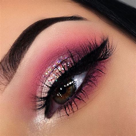 I see eyes and lashes having a major moment in a fun and creative way. soft, pale pink has been popular for quite some time now, but i feel like we're now moving into more muted colors like tans, sage greens, pistachios, and the best winter 2020 makeup trends. 30 Heißesten silmämeikinpoistoaine Looks 2019 in 2020 ...