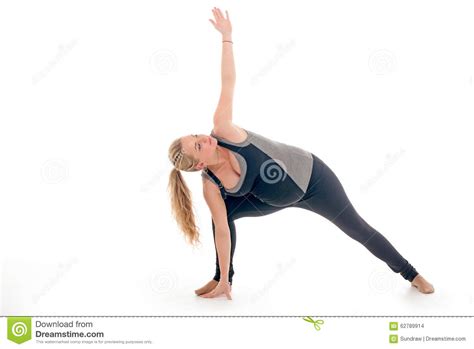 Maybe you would like to learn more about one of these? Femme Enceinte Faisant Le Yoga Photo stock - Image du down ...