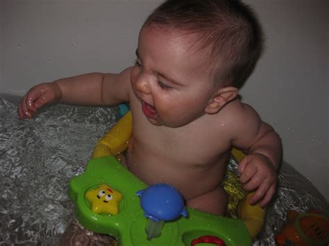 Suitable for ages from 5 months 10 months. Keeping Up with The Joneses: SJ's New Bath Seat