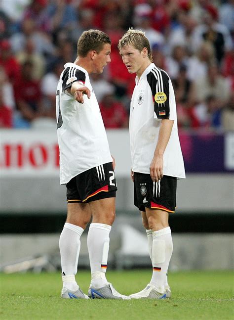 Juli 2004 die komplette mannschaft ist in moravska trebova angekommen. Traum erfüllt: Lukas Podolski trifft auch im 100 ...