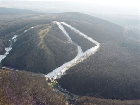 Find location, trail maps and piste maps covering the mountains 180m of vertical range and. Madártávlatból - Eplény Síaréna 2015 január fotók - Síelők ...