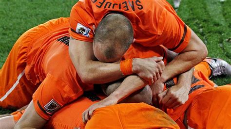 Giovanni van bronckhorst ist ein ehemaliger fußballspieler aus нидерланды, (* 05 февр. Oranje raakte 'nooit in paniek' op succesvol WK van 2010 ...