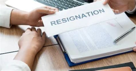Ini adalah 4 contoh surat berhenti kerja: Contoh Surat Resign Simple (Notis 24 Jam & Sebulan) - SPA