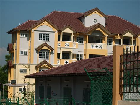 Taman universiti (awal tahun 1990) ialah sebuah bandar industri di daerah johor bahru, malaysia. Cikgu Kema-Almari Lauk: Mac 2011