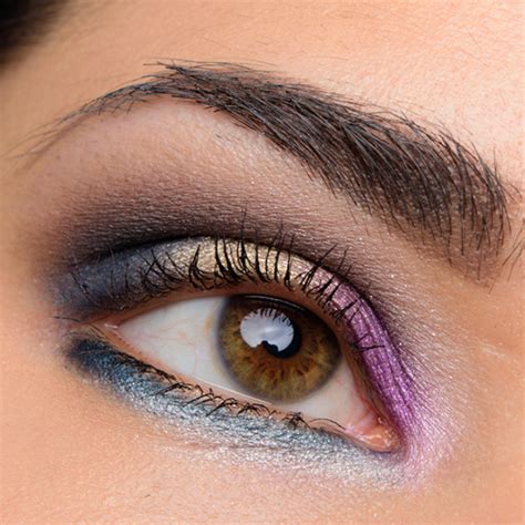 The 411 nikkie de jager (aka nikkietutorials!) is the youtube sensation every makeup enthusiast is obsessed with. Too Faced The Power of Makeup NikkieTutorials Palette ...