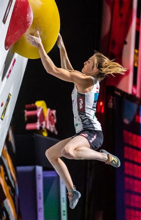 She started competing in 2010, both in lead climbing and bouldering. Jessica Pilz Campeonato del Mundo 2018, en Innsbruck ...