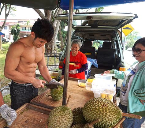 Whereas in thailand, the durians are harvested before the fruit is ripe, ie the durian is sometimes we travelled to our relatives place (in malaysia) about 20km away as they have durian plantation and geez, the smell….took weeks with. M'sian Jay Chou-lookalike 'durian seller' is now fitness ...