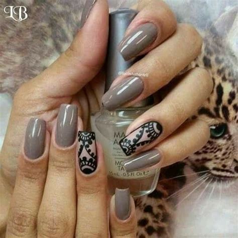 Aprende a pintarte las uñas con estos juegos de pintar uñas, ¡vamos entra y manos a la obra! Pin de Nancy China Morena en UÑAS (con imágenes) | Uñas acentuadas, Uñas japonesas, Uñas oscuras