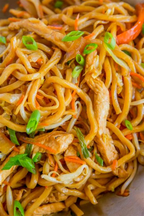 1/2 green bell pepper (cut into thin strips, added to my wok with the rest of the vegetables); CHICKEN LO MEIN (With images) | Chicken lo mein recipe ...
