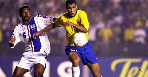 Como um time o brasil jogo muito mal, mas o individual falou mais alto. Brasil 3 x 2 Equador - Em 2000, jogo de muitos gols no ...