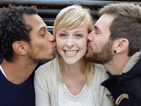 In this spotlight feature, four polyamorous people explain the facts. Beziehung mit mehreren Partnern: Polyamory - was ist dran ...