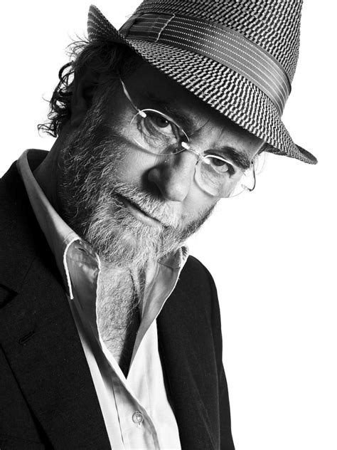 Rimmel, uscito nel gennaio '75, è il quarto album di francesco de gregori, allora giovane cantautore romano, ma già piuttosto in vista, grazie alla pubblicazione, l'anno prima, del brano alice non lo sa, dal testo crudo eppure surreale, che arriva ultima al disco per l'estate, e soprattutto dell'album theorius. TuttoPerTutti: ♫ FRANCESCO DE GREGORI ♪ RIMMEL ♫ (Video ...