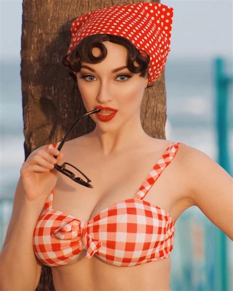 V dětství navštěvovala školu baletu, v sedmnácti ale přišla šance zahrát si, ještě jako studentka střední umělecké školy, ve filmech un amour de sable a ve francii úspěšné komedii hotel de la plage a z. Anna Faith Carlson - Social Media Photos 06/09/2020 ...